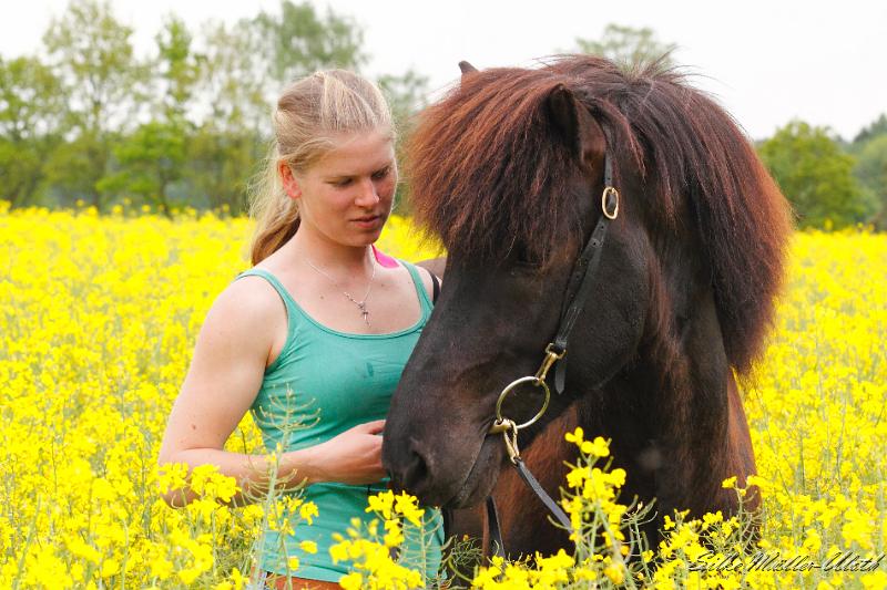_MG_2889 b.JPG - Alvar und Katha geniessen die ersten waermeren Sonnenstrahlen